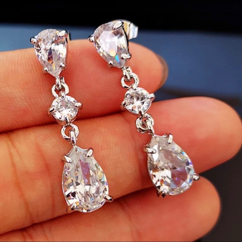 ✨3 Tier Crystal Drops✨ - Picture 2 of 4